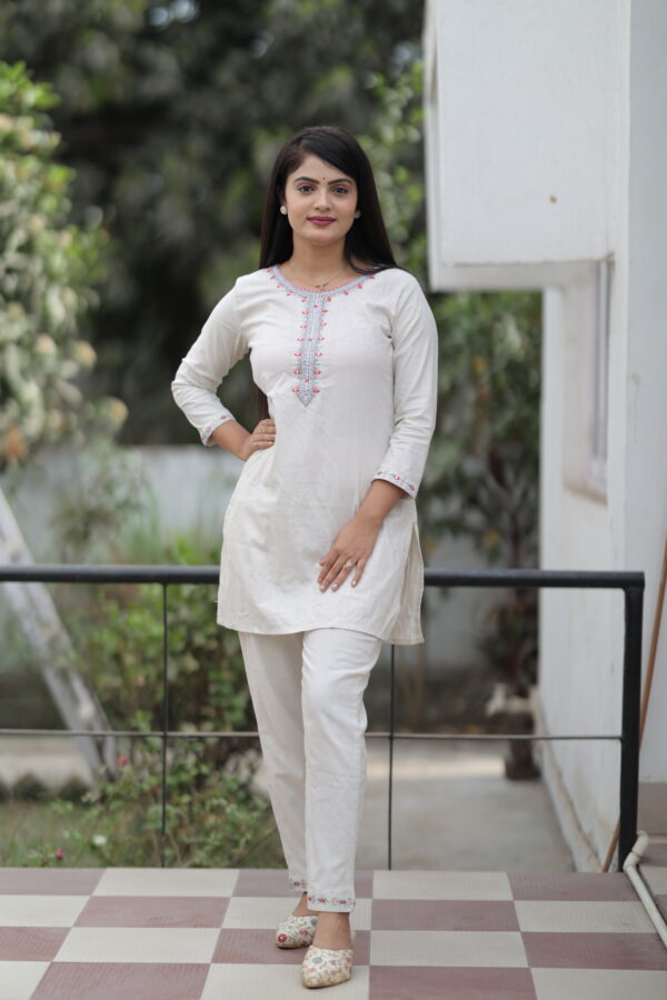 Off White Colour Solid Tunic and Pant Set